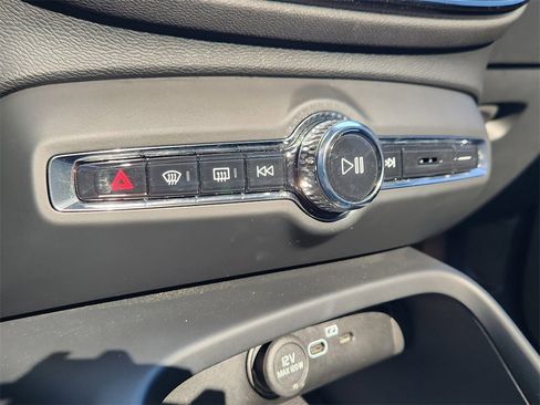 Used 2023 Volvo C40 P8 Recharge Ultimate image 17