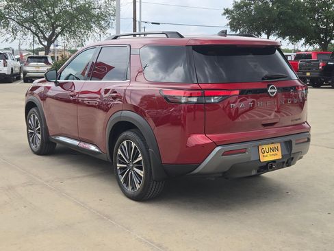 New 2026 Nissan Pathfinder Platinum FWD image 5