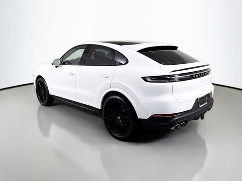 Certified 2025 Porsche Cayenne S image 3