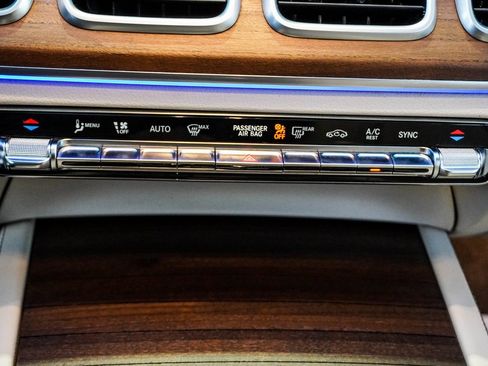 Used 2020 Mercedes-Benz GLE 350 w/ Premium Package image 30