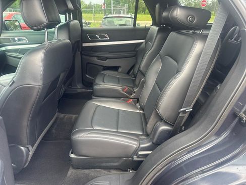 Used 2017 Ford Explorer XLT w/ Equipment Group 202A AWD/4WD image 11