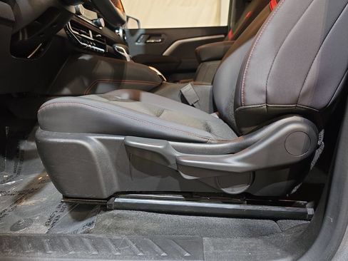 Used 2023 Chevrolet Colorado Z71 AWD/4WD image 14