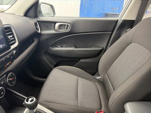 Certified 2025 Hyundai Venue SE image 26