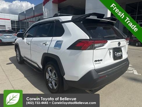 Used 2020 Toyota RAV4 XLE w/ Carpet Mat Package AWD/4WD image 7