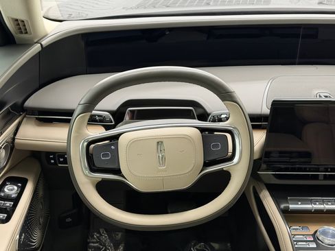 Used 2025 Lincoln Nautilus Reserve AWD/4WD image 17