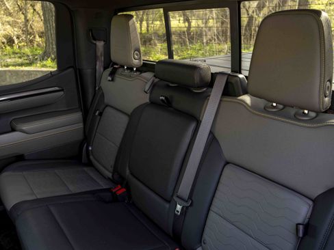 Used 2024 Chevrolet Silverado 1500 ZR2 w/ Technology Package AWD/4WD image 19