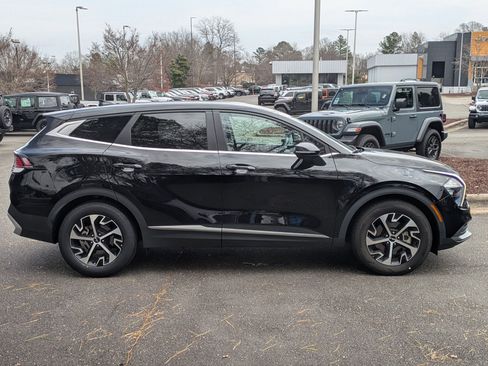 Used 2023 Kia Sportage EX image 4