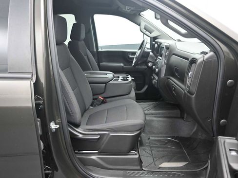 Used 2022 Chevrolet Silverado 2500 Custom w/ Custom Value Package image 12