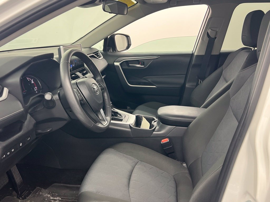 Used 2025 Toyota RAV4 XLE w/ Convenience Package FWD image 9