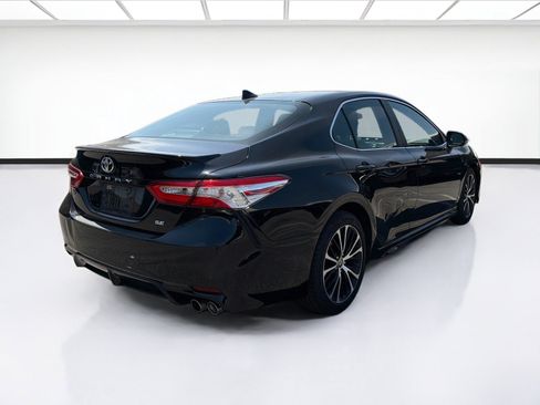 Used 2020 Toyota Camry SE FWD image 4