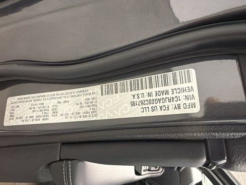 Used 2025 Jeep Grand Cherokee Laredo RWD image 24