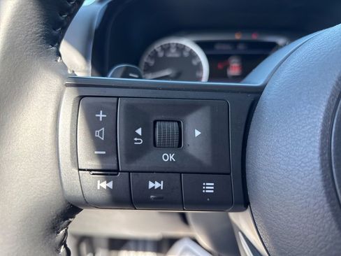 Used 2025 Nissan Pathfinder SV AWD/4WD image 22