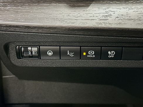 Used 2023 Nissan Ariya AWD image 17