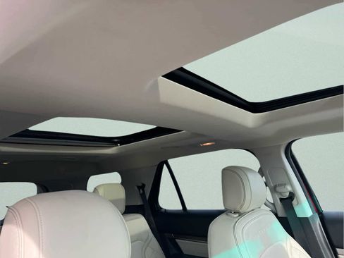 Used 2017 Ford Explorer Platinum image 19