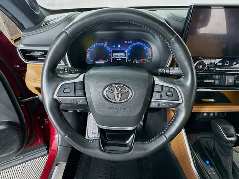 Used 2023 Toyota Highlander Platinum AWD/4WD image 13