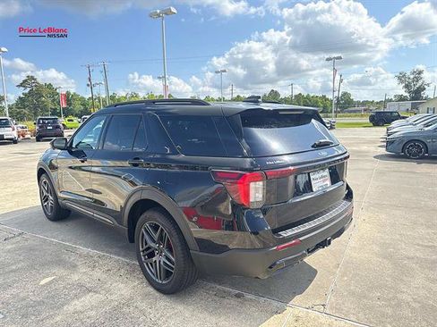 Used 2025 Ford Explorer ST-Line w/ ST-Line Street Pack AWD/4WD image 5
