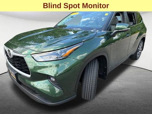 Used 2023 Toyota Highlander AWD image 5