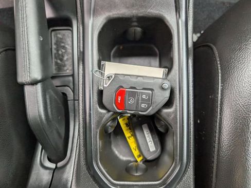 Used 2023 Jeep Wrangler Unlimited Sahara AWD/4WD image 19