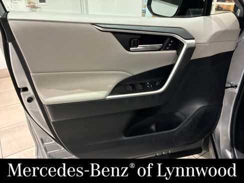 Used 2019 Toyota RAV4 XLE Premium w/ Cold Weather Package AWD/4WD image 15