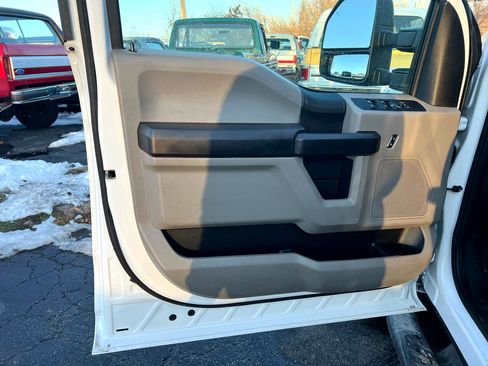 Used 2019 Ford F250 XL w/ Power Equipment Group image 8