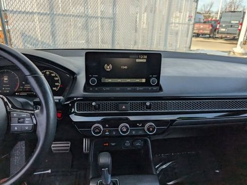 Used 2024 Honda Civic Sport image 3