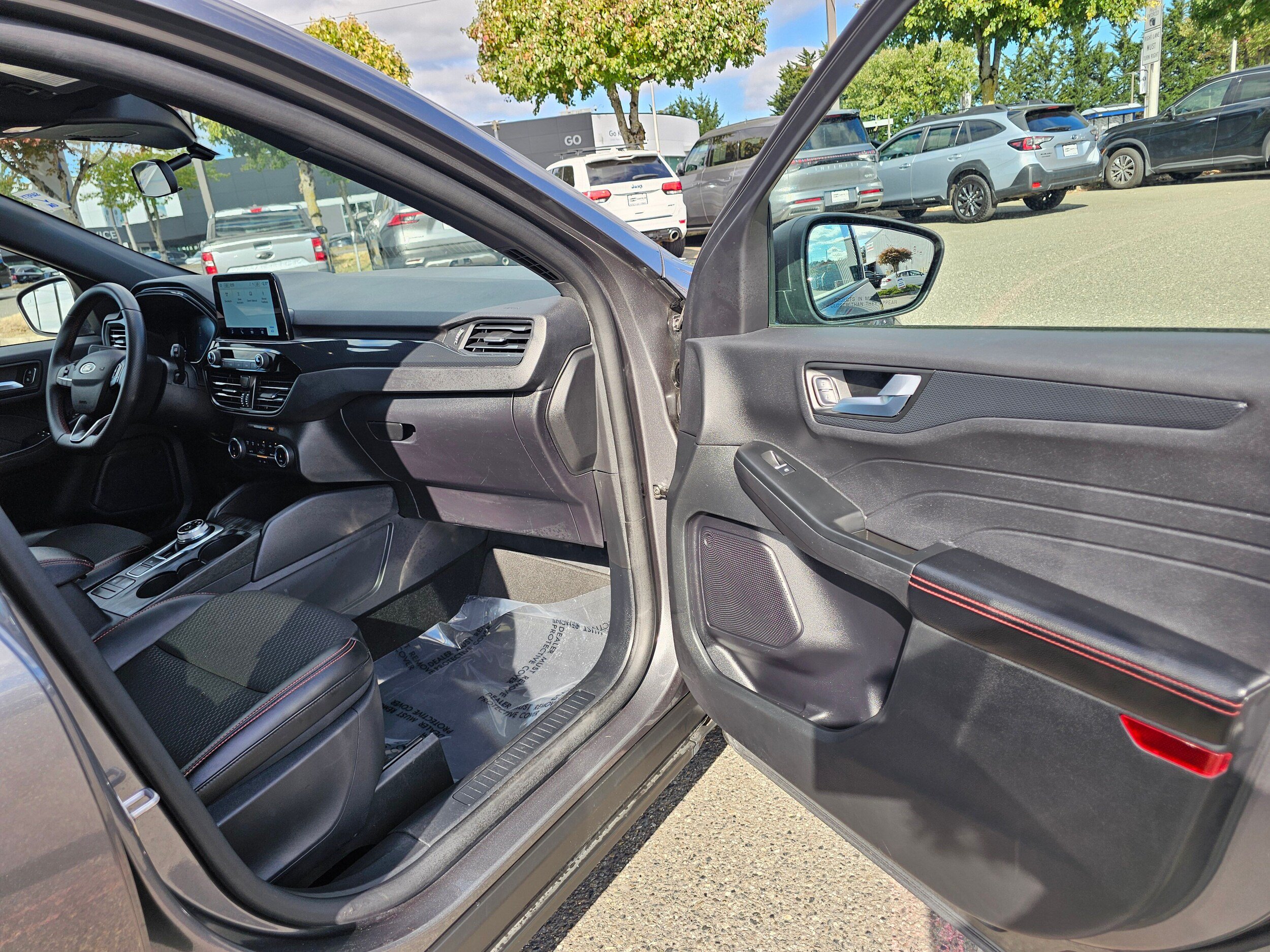 Used 2025 Ford Escape ST-Line AWD/4WD image 13