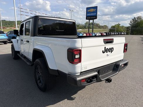 Used 2024 Jeep Gladiator Sport AWD/4WD image 6