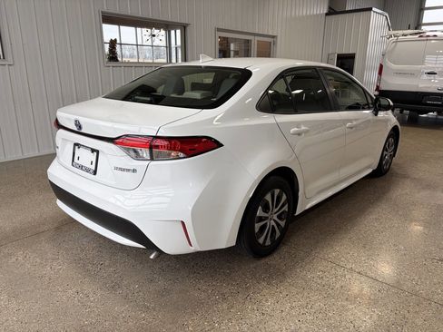 Used 2022 Toyota Corolla LE image 4