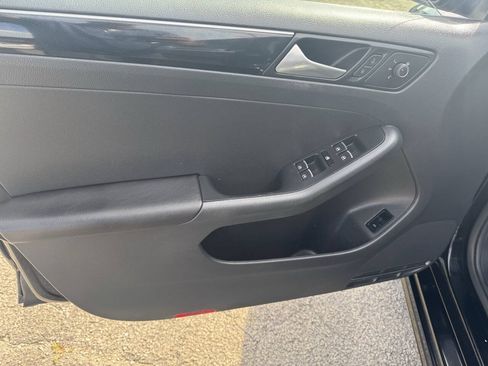 Used 2017 Volkswagen Jetta SEL FWD image 19