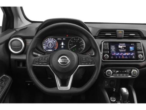 Used 2022 Nissan Versa SR FWD image 10