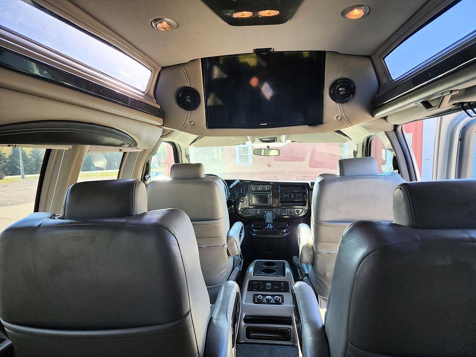 Used 2017 GMC Savana 2500 Extended RWD image 11
