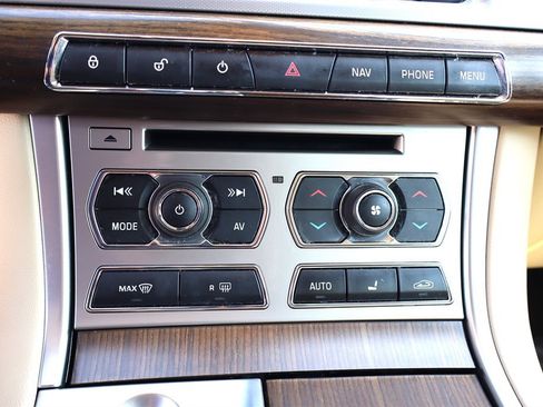 Used 2013 Jaguar XF RWD image 28