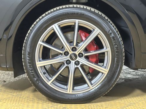 Used 2024 Audi Q5 e Prestige w/ Prestige Package AWD/4WD image 26