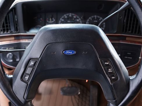 Used 1989 Ford Bronco XLT 4X4 image 34