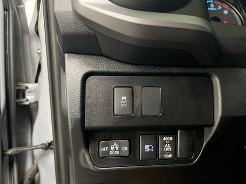 Used 2021 Toyota Tacoma TRD Off-Road w/ TRD Premium Off Road Package AWD/4WD image 19