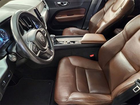 Used 2018 Volvo XC60 T6 Momentum w/ Convenience Package image 14