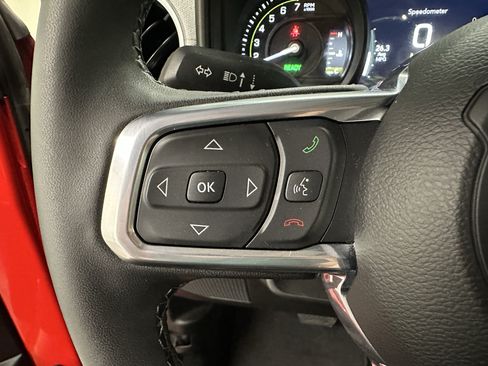 Used 2025 Jeep Wrangler Unlimited Sahara AWD/4WD image 30