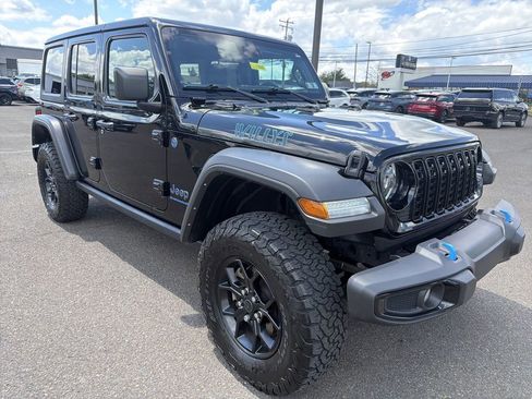 Used 2024 Jeep Wrangler Unlimited AWD/4WD image 8