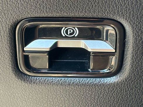 Used 2023 Mercedes-Benz C 300 Sedan image 22
