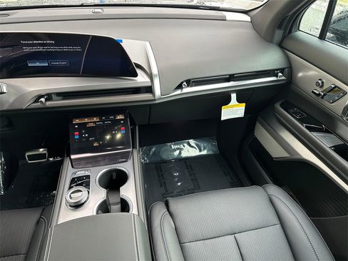 New 2026 Cadillac Vistiq Sport image 18