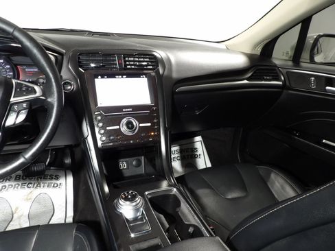 Used 2019 Ford Fusion Titanium AWD/4WD image 15