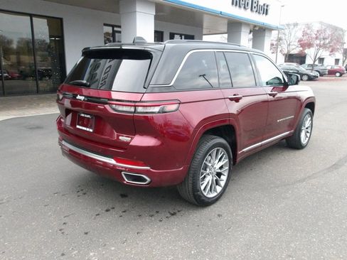 New 2025 Jeep Grand Cherokee Summit image 9