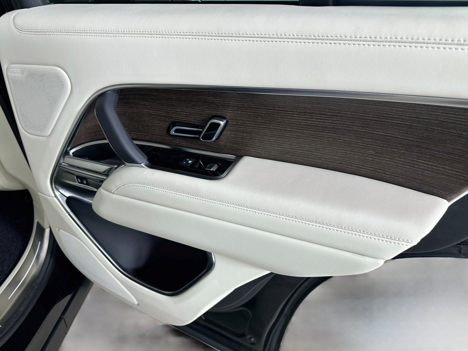 New 2027 Land Rover Range Rover SE AWD/4WD image 40