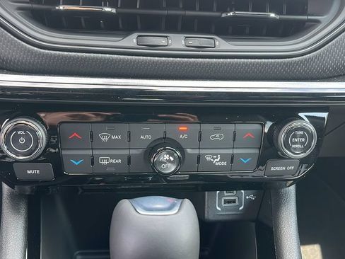 New 2026 Jeep Compass Limited w/ Sun, Sound & Navigation Group AWD/4WD image 16