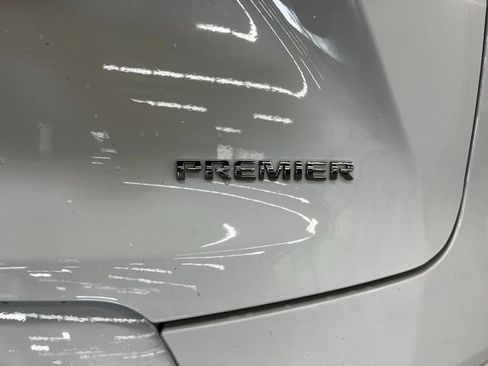 Used 2019 Chevrolet Blazer Premier w/ Sun and Wheels Package AWD/4WD image 8