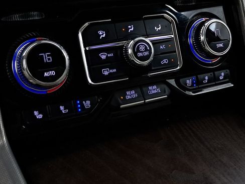 Used 2021 GMC Yukon Denali w/ Denali Premium Package image 40