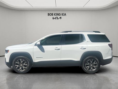 Used 2023 GMC Acadia SLT w/ Preferred Package FWD image 2