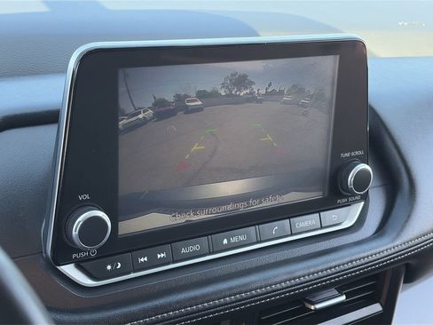 Used 2025 Nissan Rogue SV FWD image 15