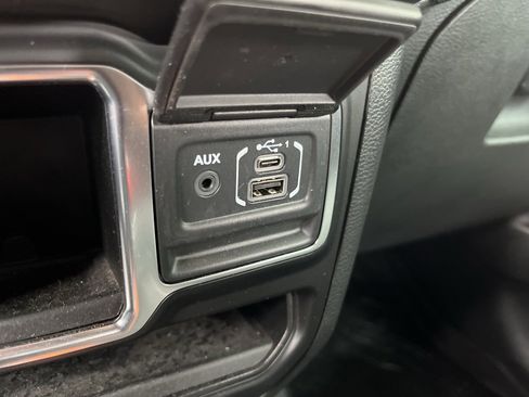 Used 2023 Jeep Wrangler Sport image 39