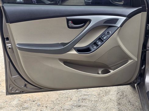Used 2014 Hyundai Elantra SE FWD image 15